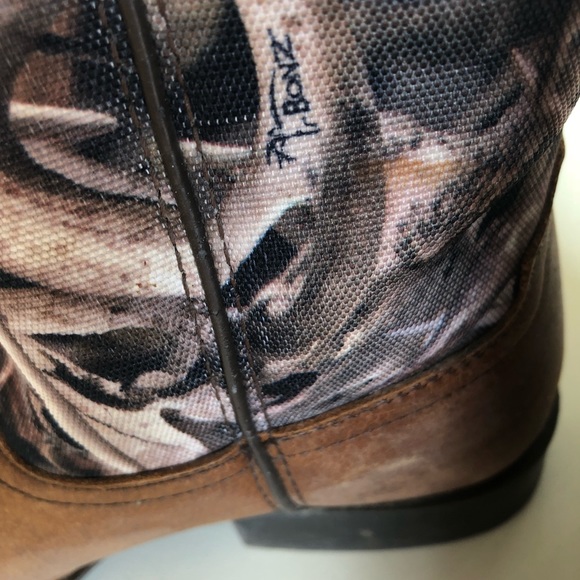 Ariat work boots cowgirl boots fits like 6.5 - Picture 2 of 7